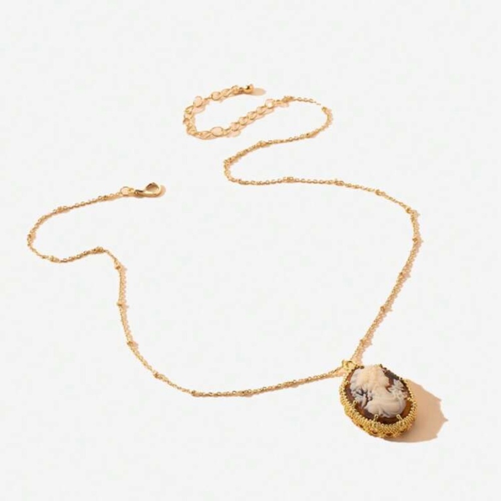 WHITE STATEMENT NECKLACE - Picture 4 of 12